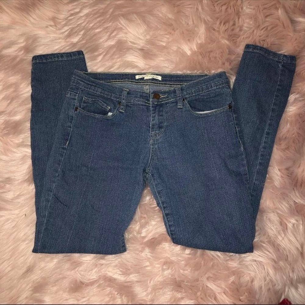 Forever 21 denim blue low rise jeans Size 28